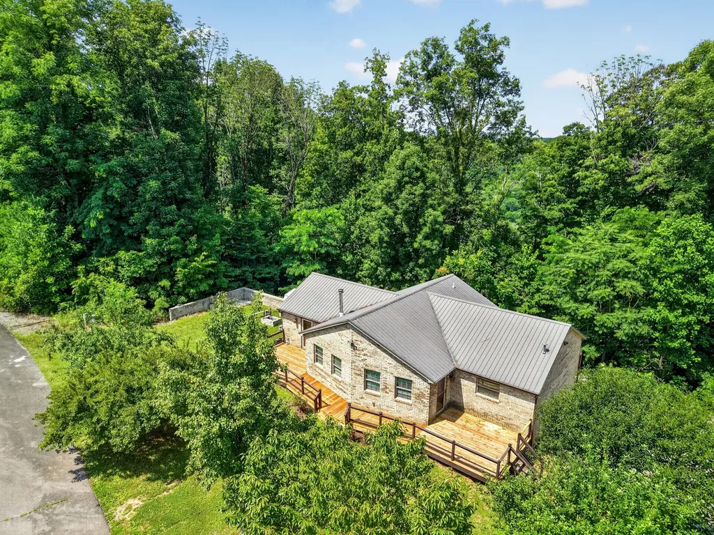 302 Swiper Drive Smithville TN 37166