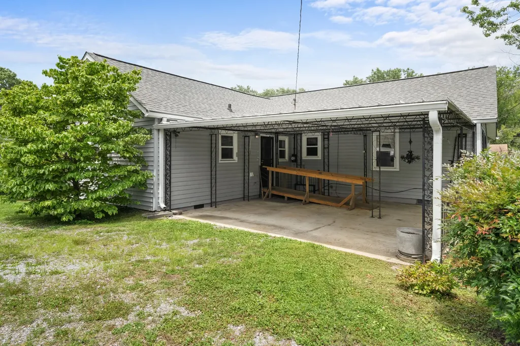122 Anderson Drive Tullahoma TN 37388