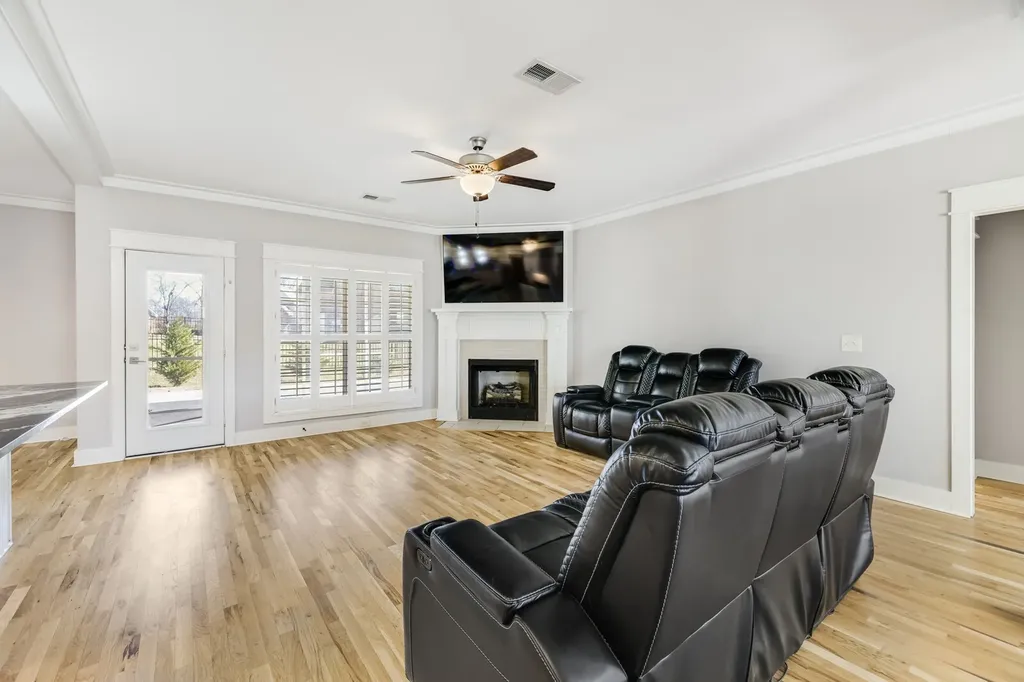 814 Stovers Glen Murfreesboro TN 37128