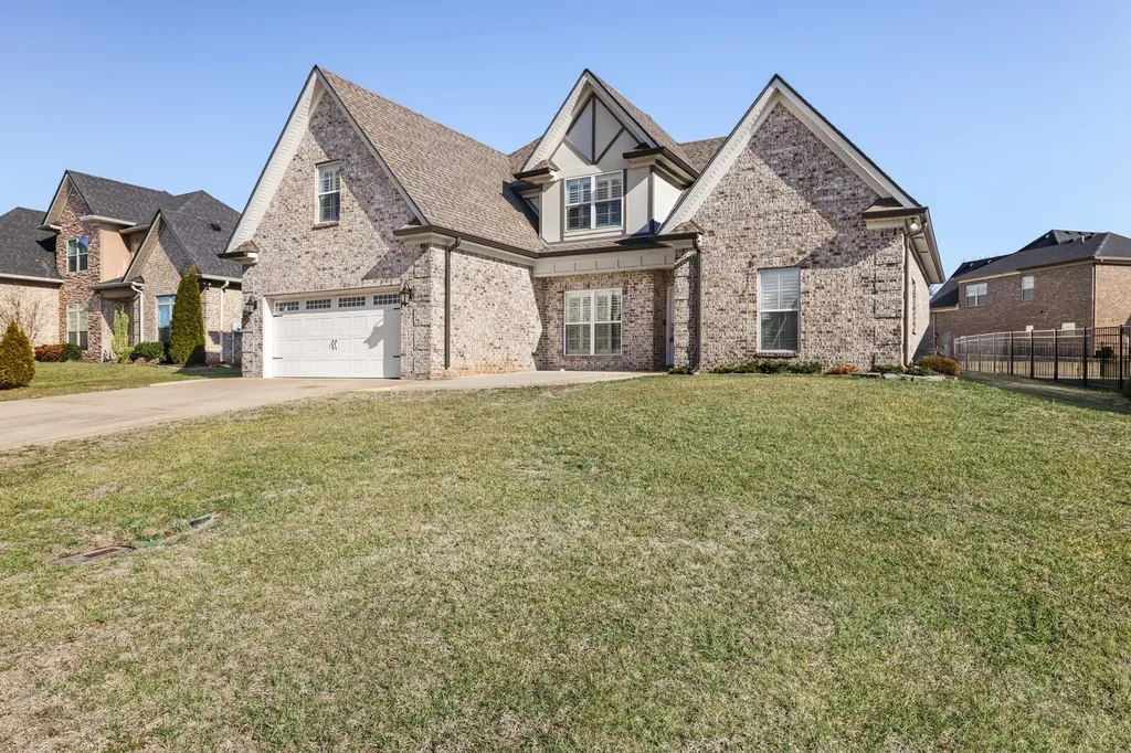 814 Stovers Glen Murfreesboro TN 37128
