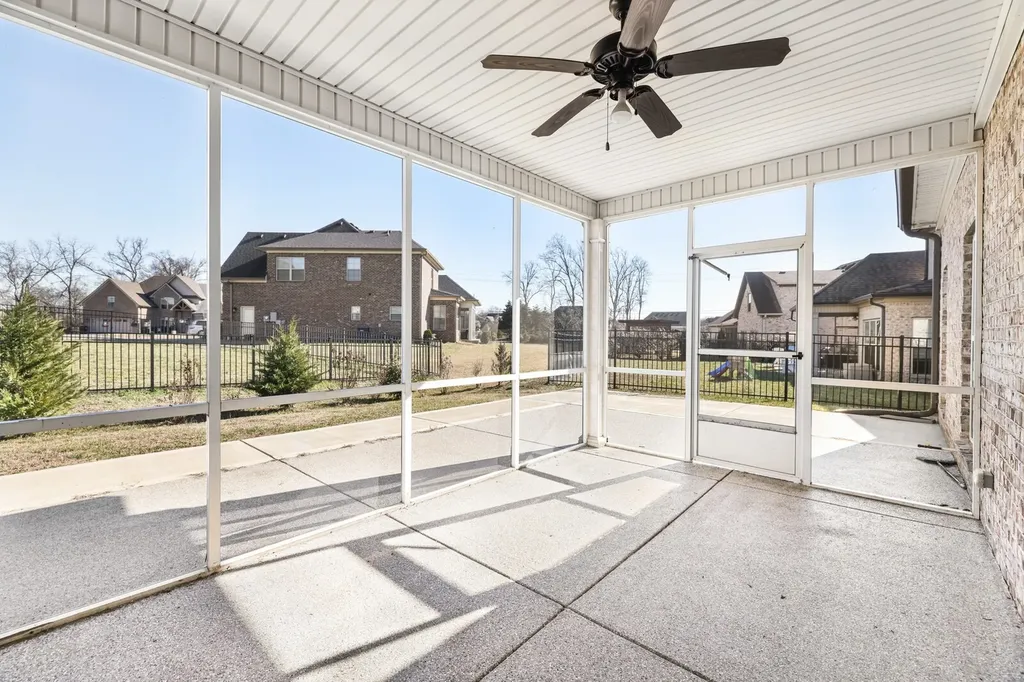 814 Stovers Glen Murfreesboro TN 37128