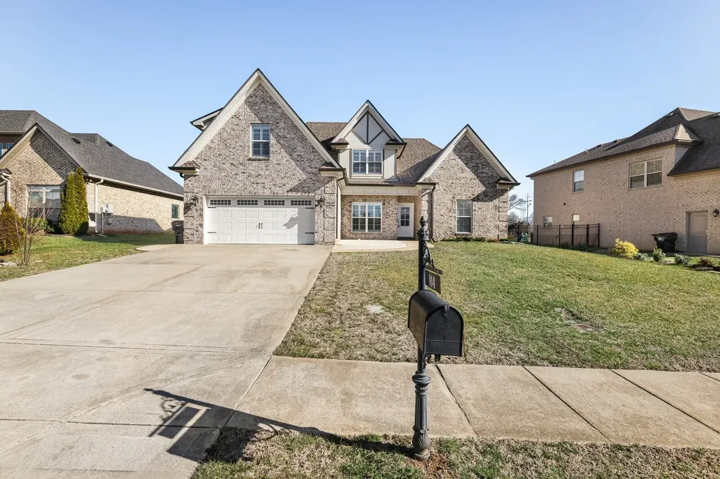 814 Stovers Glen Murfreesboro TN 37128