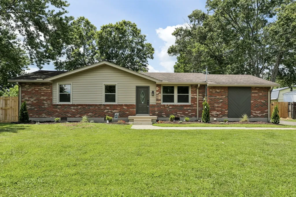 2108 Lynwood Drive Greenbrier TN 37073