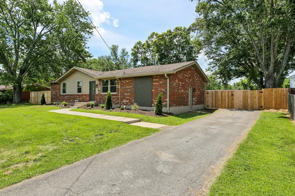 2108 Lynwood Drive Greenbrier TN 37073
