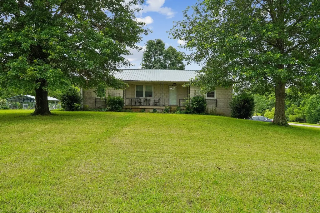 2165 Petty Road Charlotte TN 37036