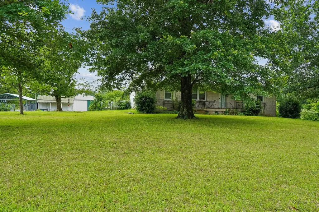 2165 Petty Road Charlotte TN 37036