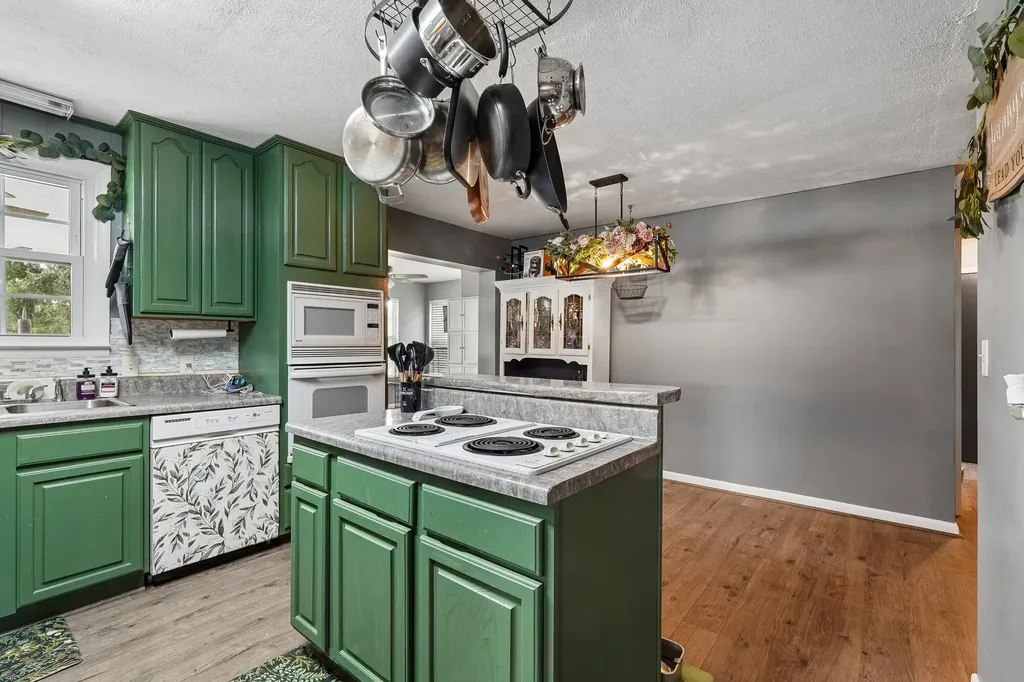 2165 Petty Road Charlotte TN 37036