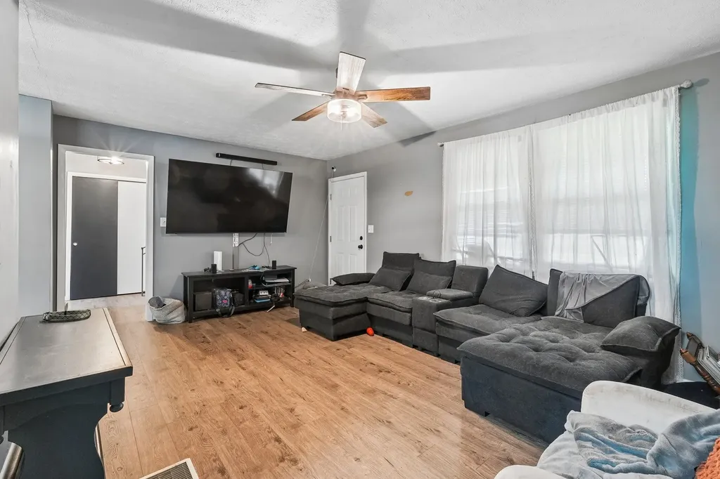 2165 Petty Road Charlotte TN 37036