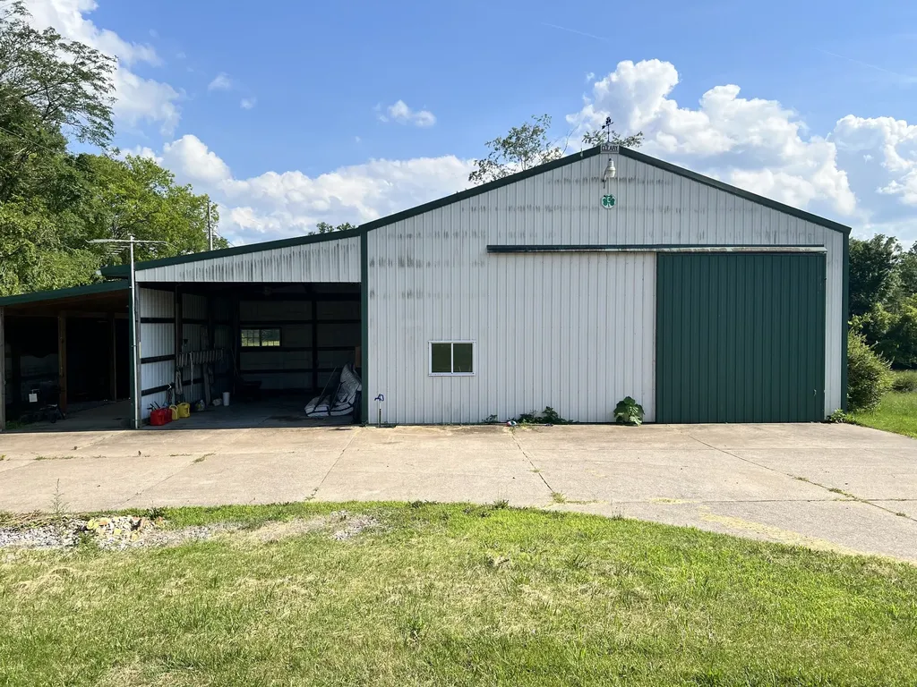 2165 Petty Road Charlotte TN 37036