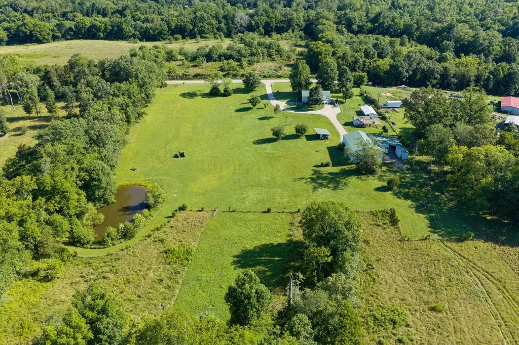 2165 Petty Road Charlotte TN 37036