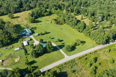 2165 Petty Road Charlotte TN 37036