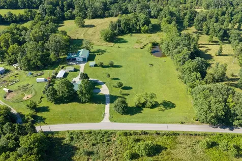 2165 Petty Road Charlotte TN 37036