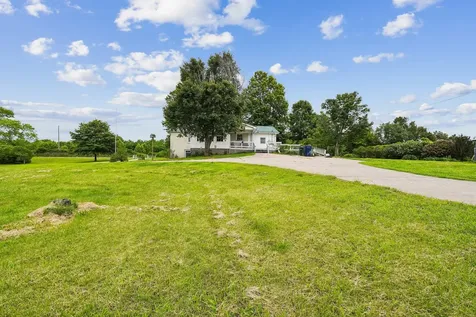 2165 Petty Road Charlotte TN 37036