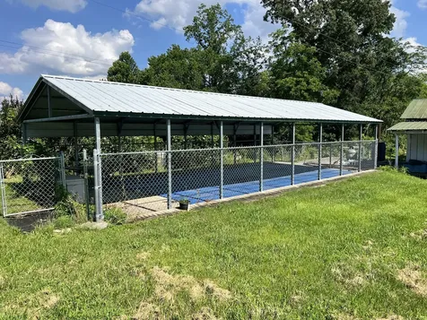 2165 Petty Road Charlotte TN 37036
