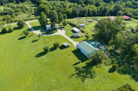 2165 Petty Road Charlotte TN 37036