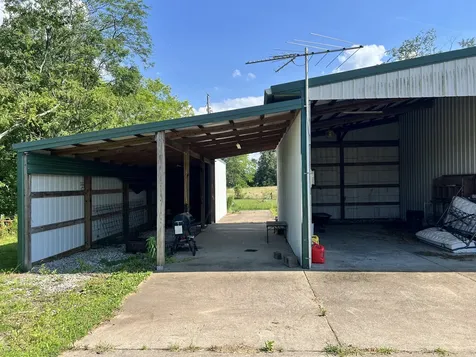 2165 Petty Road Charlotte TN 37036