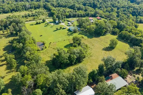 2165 Petty Road Charlotte TN 37036