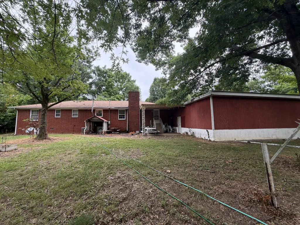 512 W Market Street Portland TN 37148