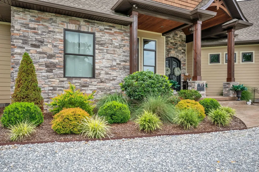 1261 Highway 48, S Dickson TN 37055