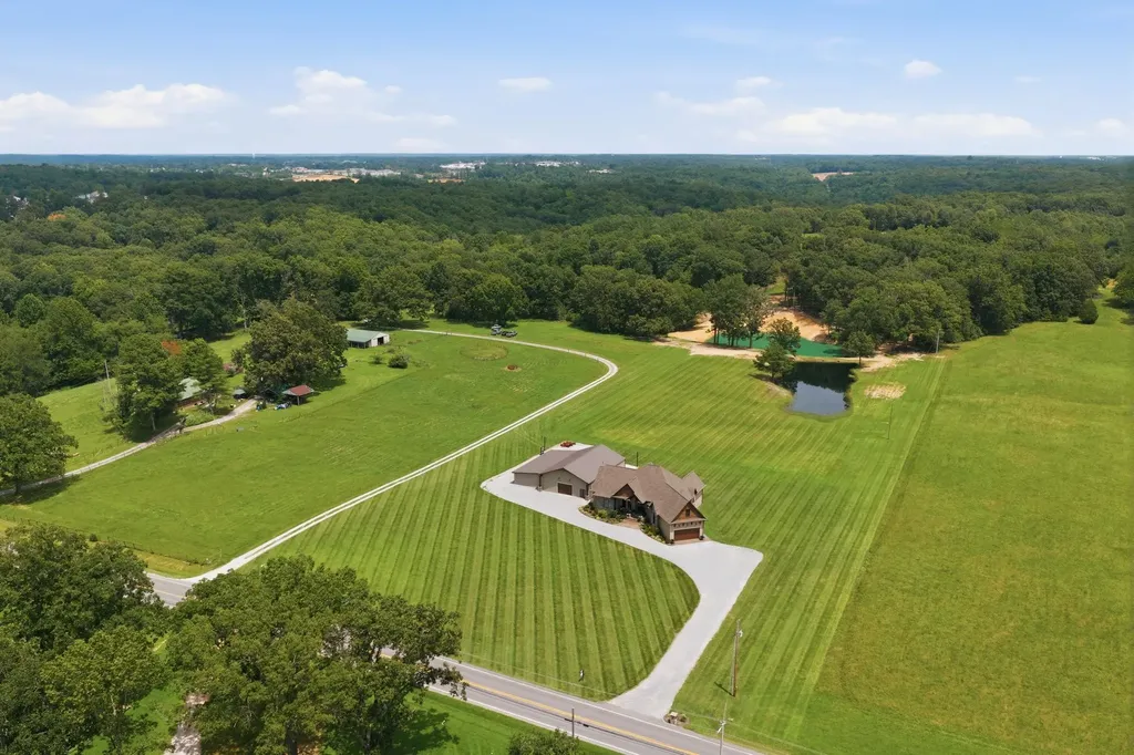 1261 Highway 48, S Dickson TN 37055