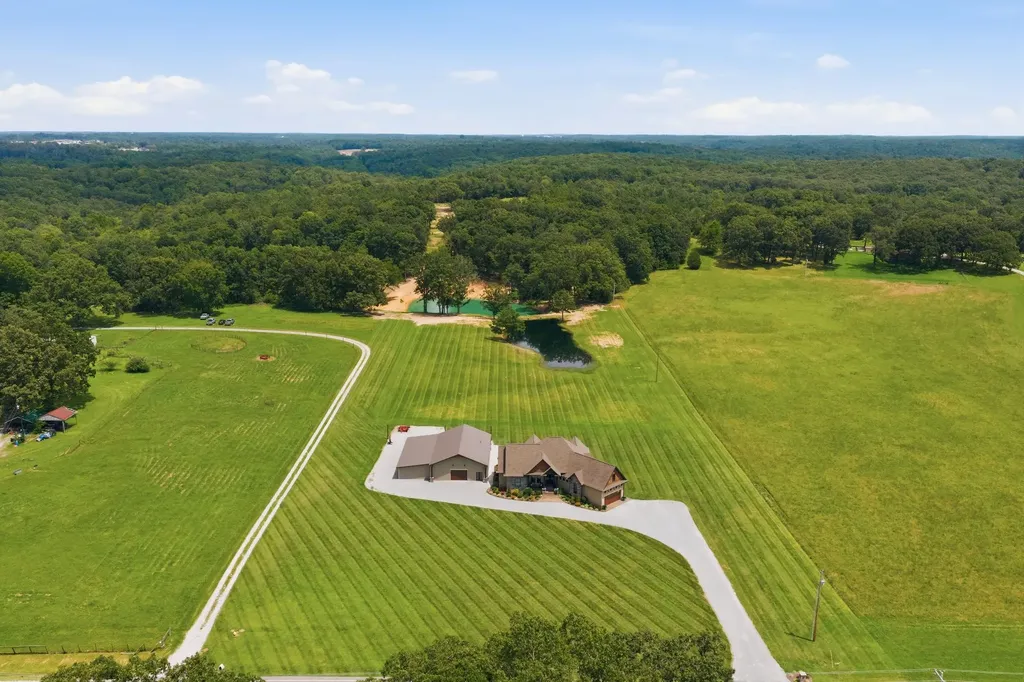 1261 Highway 48, S Dickson TN 37055