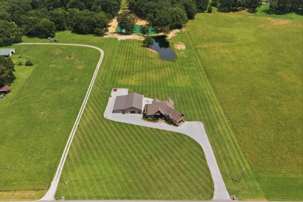 1261 Highway 48, S Dickson TN 37055