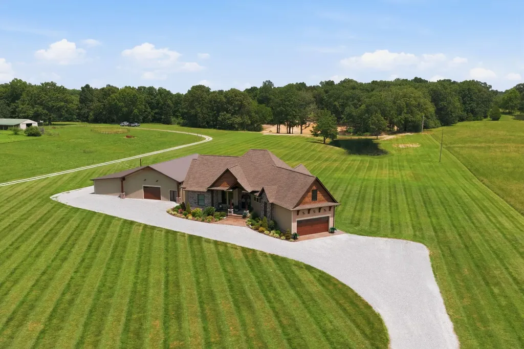 1261 Highway 48, S Dickson TN 37055