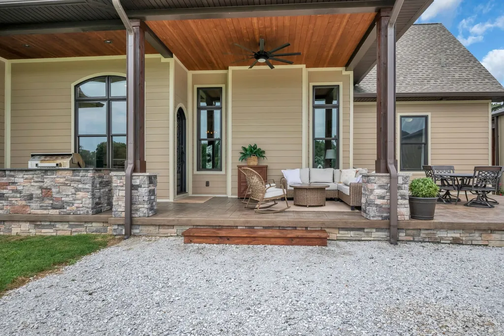 1261 Highway 48, S Dickson TN 37055