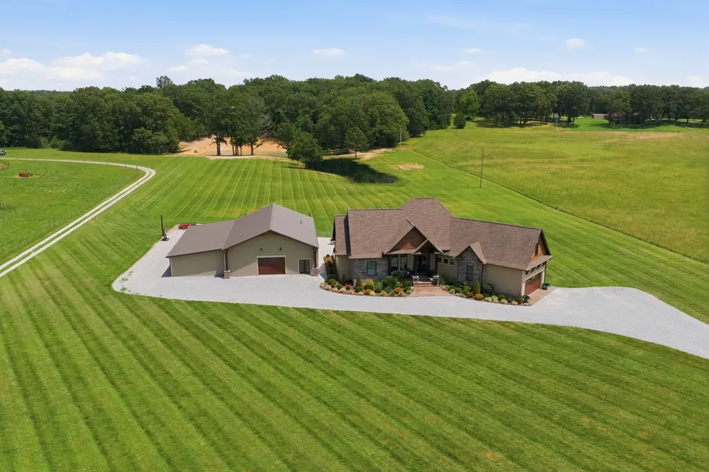 1261 Highway 48, S Dickson TN 37055