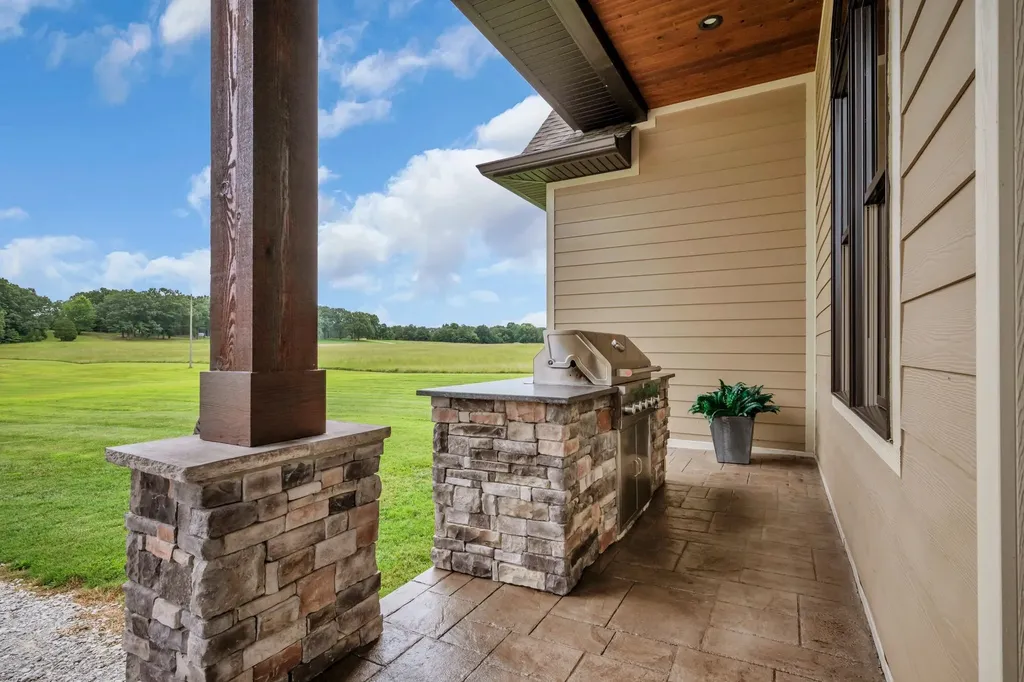 1261 Highway 48, S Dickson TN 37055