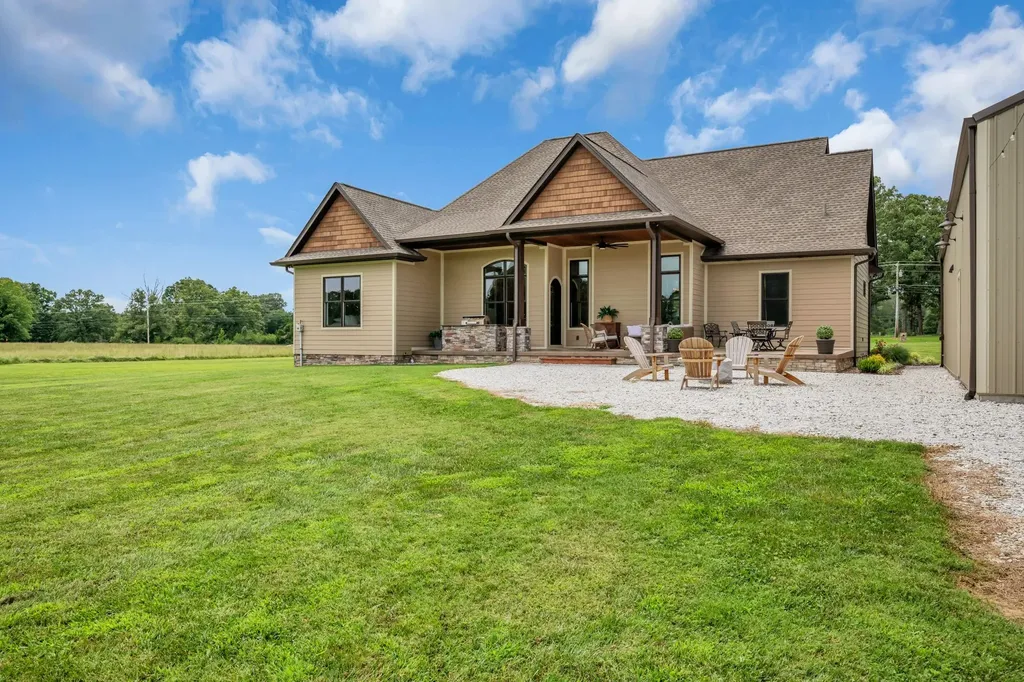 1261 Highway 48, S Dickson TN 37055