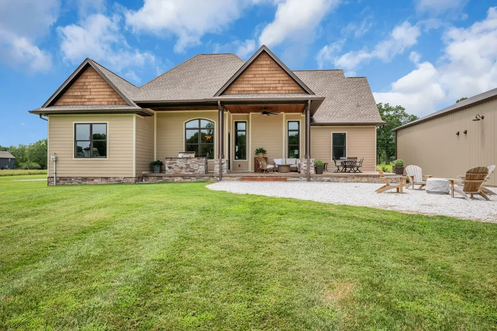 1261 Highway 48, S Dickson TN 37055