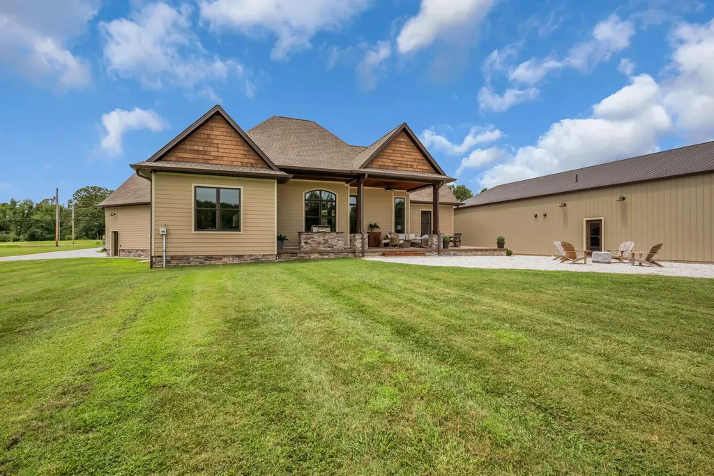 1261 Highway 48, S Dickson TN 37055