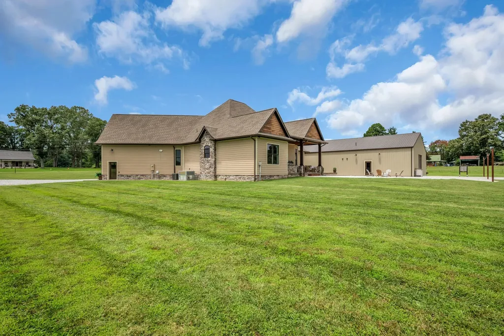 1261 Highway 48, S Dickson TN 37055