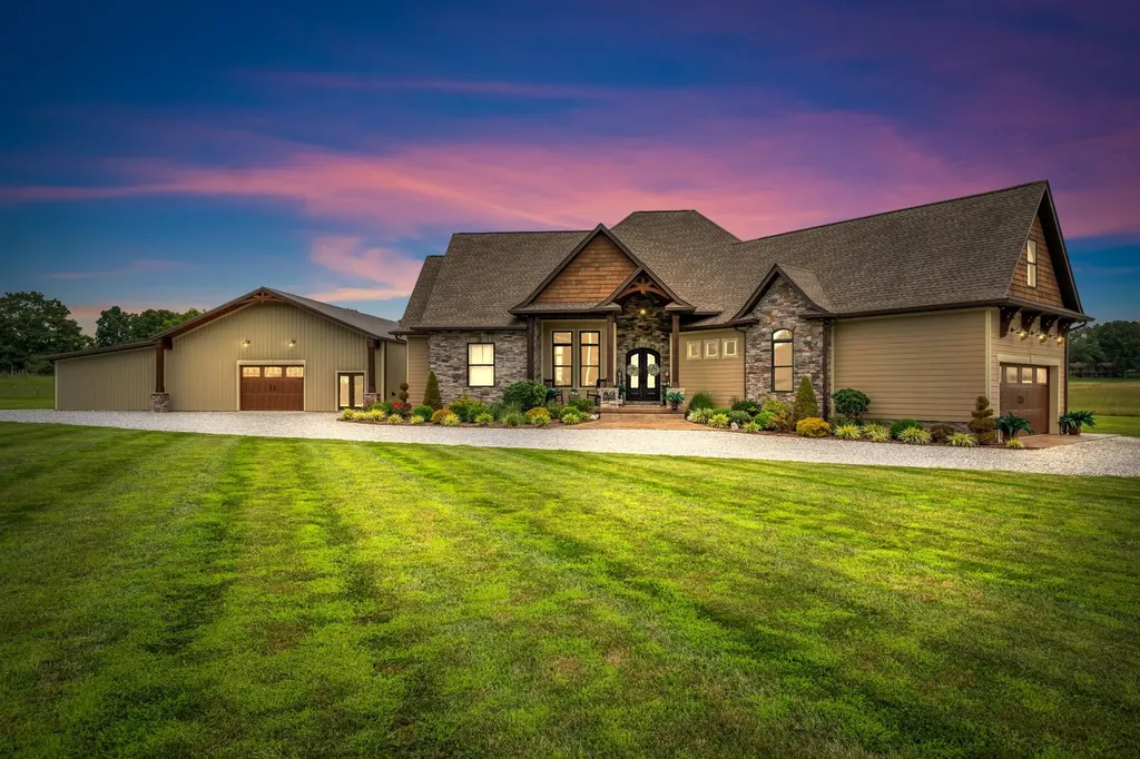 1261 Highway 48, S Dickson TN 37055