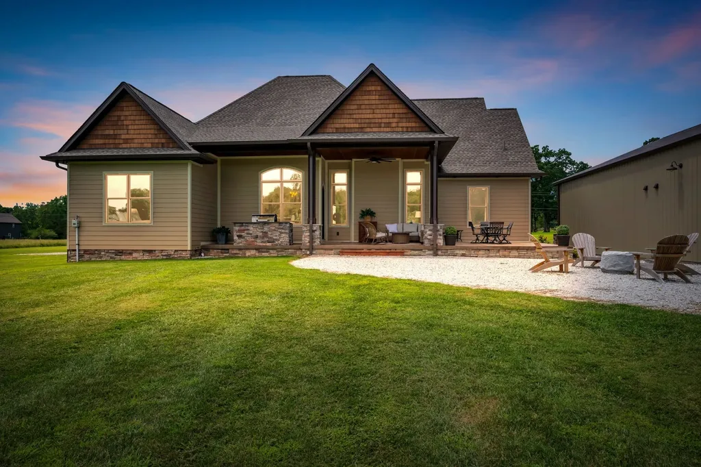 1261 Highway 48, S Dickson TN 37055