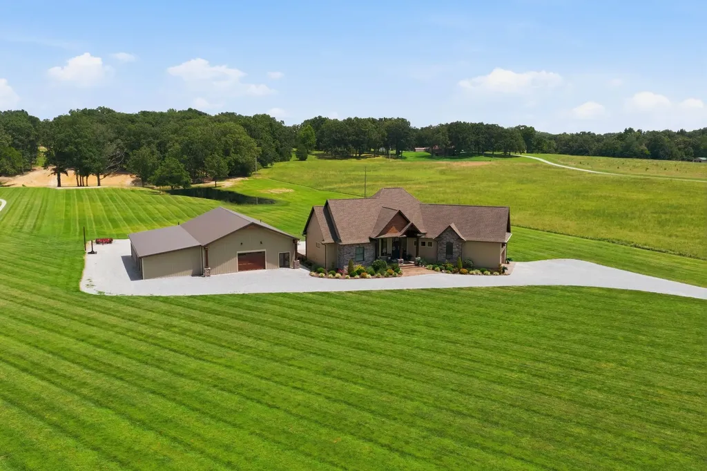 1261 Highway 48, S Dickson TN 37055