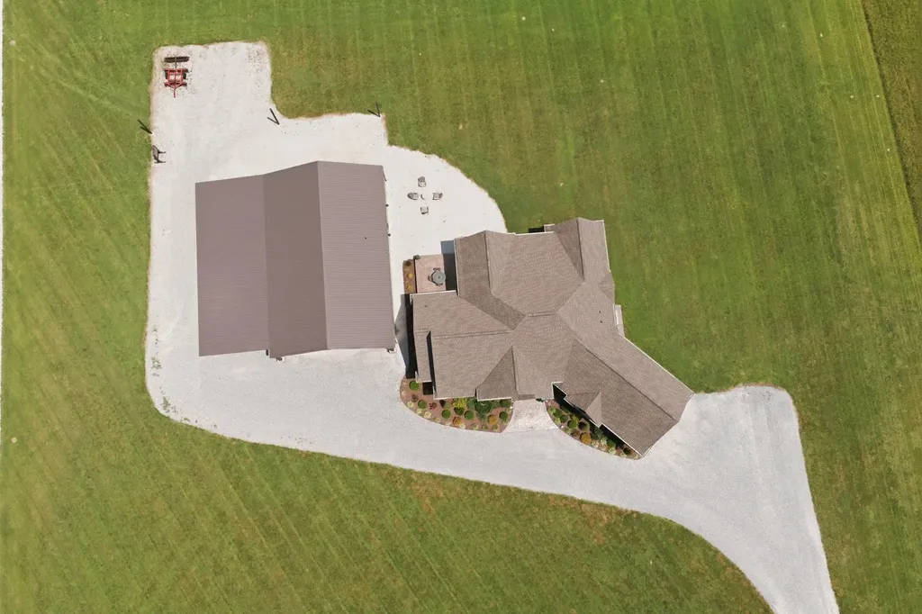 1261 Highway 48, S Dickson TN 37055