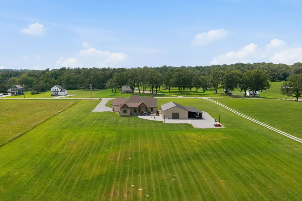 1261 Highway 48, S Dickson TN 37055