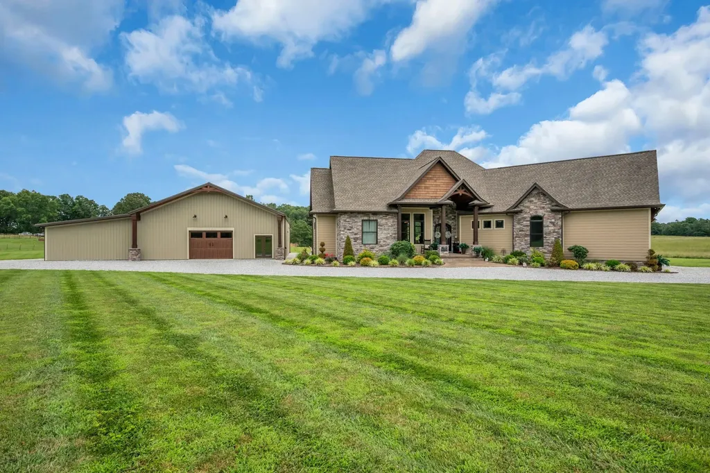 1261 Highway 48, S Dickson TN 37055