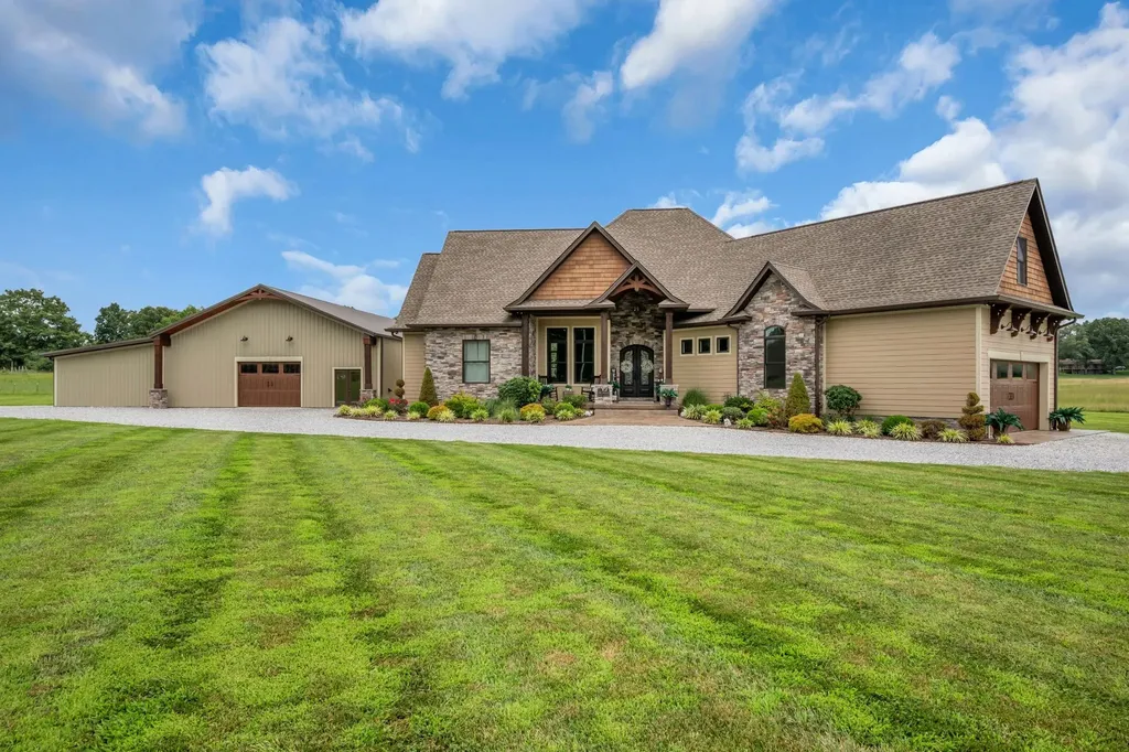 1261 Highway 48, S Dickson TN 37055