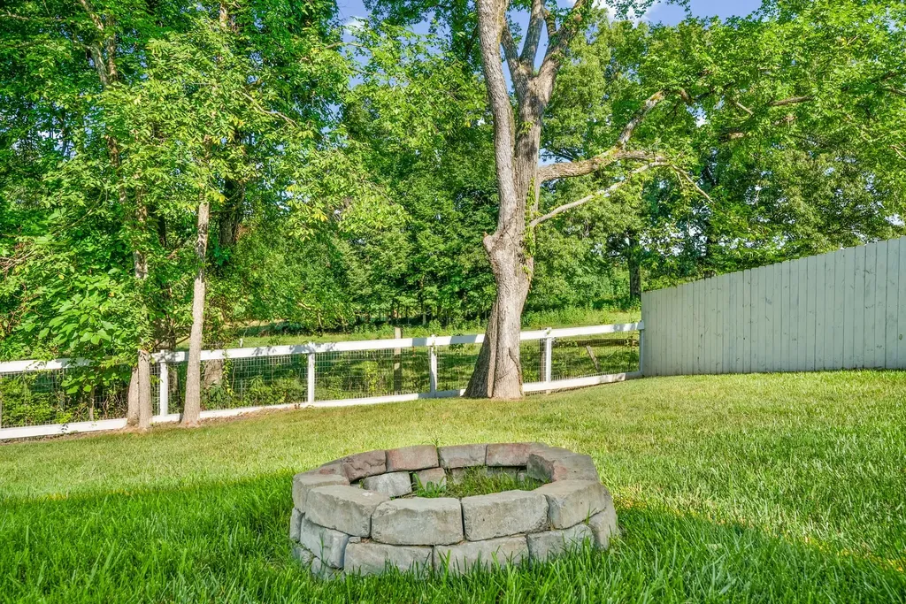 2948 Lancelot Lane Clarksville TN 37040