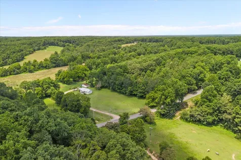 2035 Skyview Drive Centerville TN 37033
