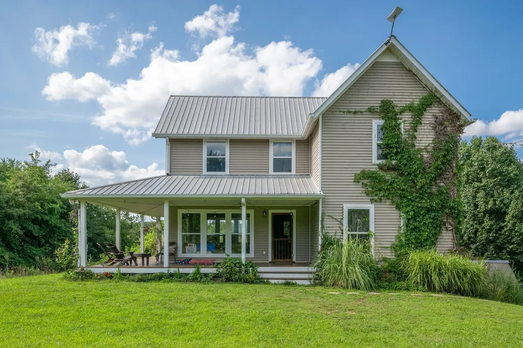 1255 Moss Branch Road Bon Aqua TN 37025