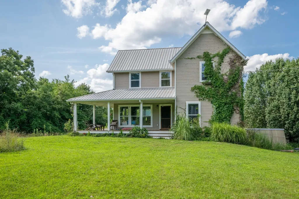 1255 Moss Branch Road Bon Aqua TN 37025