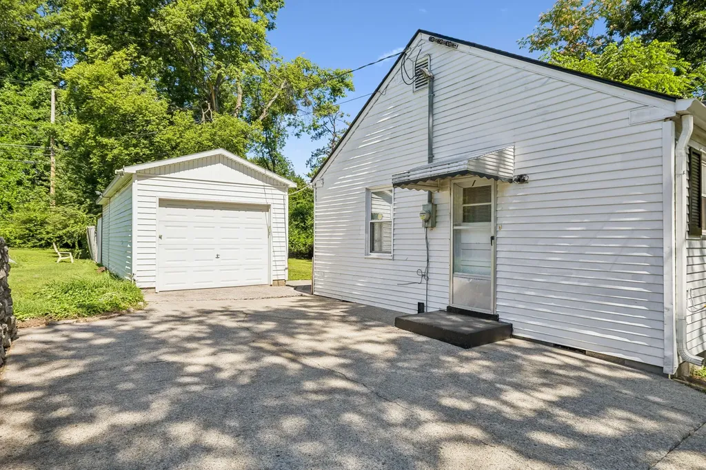 927 Goodbar Drive Nashville TN 37217