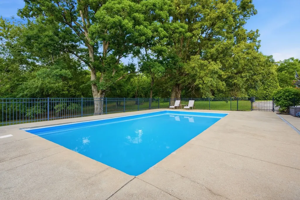 1002 Larkspur Meadows Lane Portland TN 37148