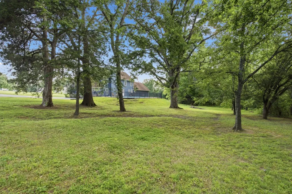 1002 Larkspur Meadows Lane Portland TN 37148