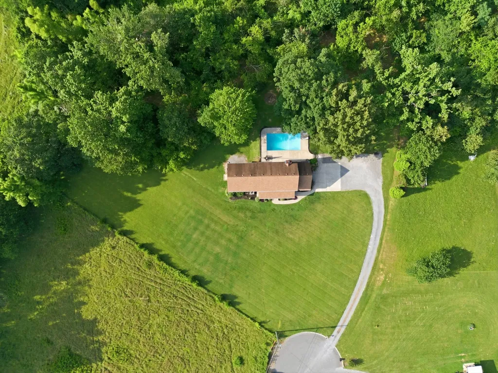 1002 Larkspur Meadows Lane Portland TN 37148