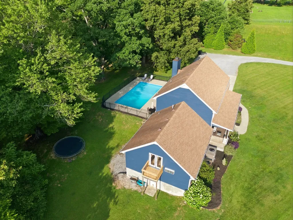 1002 Larkspur Meadows Lane Portland TN 37148